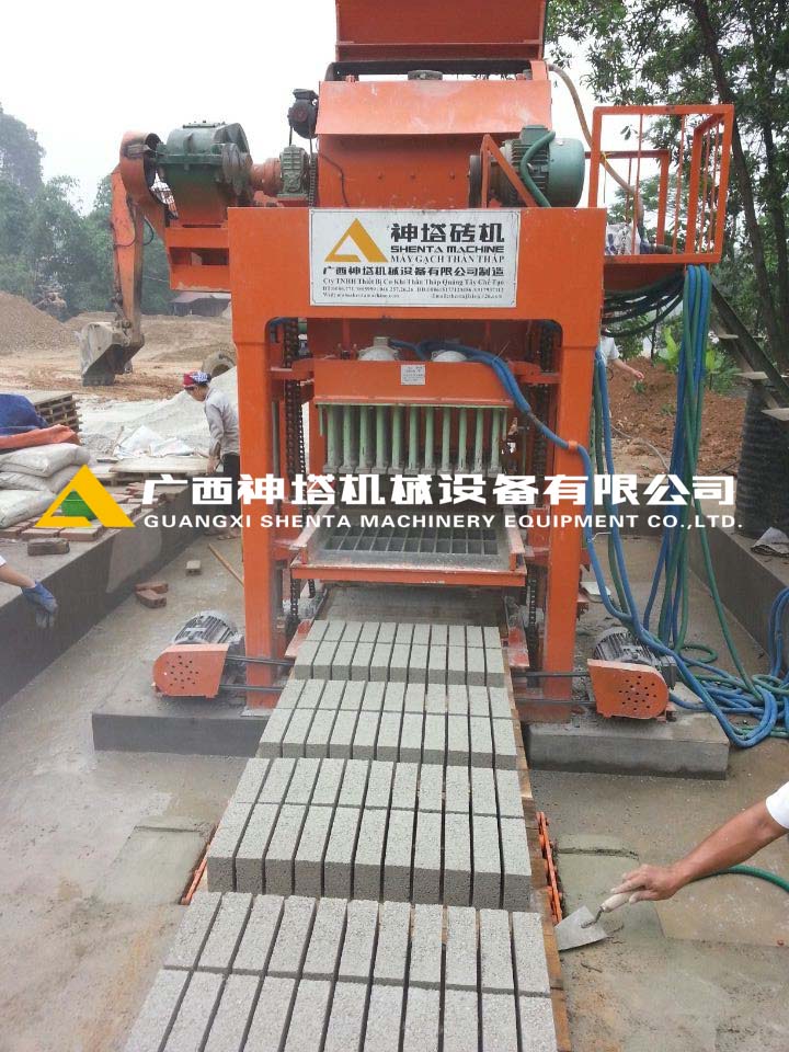 Máy ép gạch xi măng cốt liệu QTJ4-18